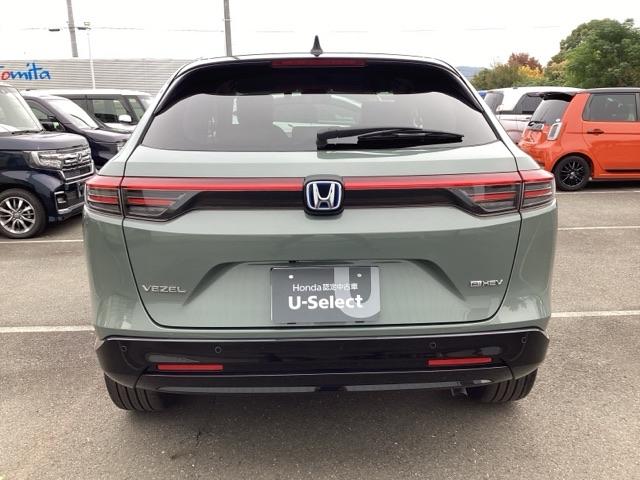 ヴェゼル e:HEVZ・PLaYパッケージ オートクルーズコントロール アイドリングストップ LEDヘッド 電動テールゲート 衝突被害軽減システム リヤカメラ フルセグテレビ 横滑り防止装置 ETC(3枚目)
