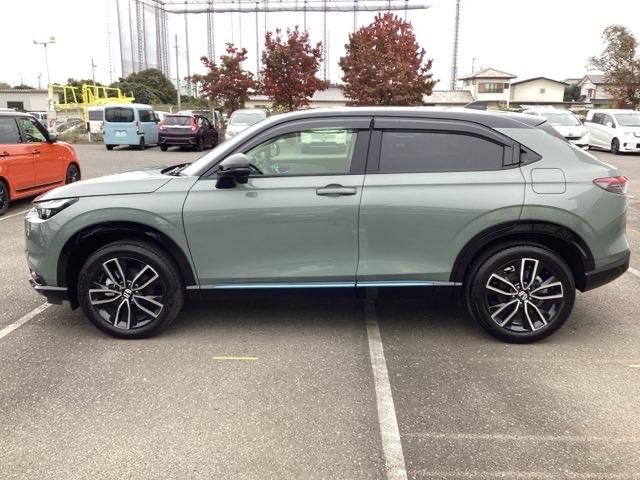 ヴェゼル e:HEVZ・PLaYパッケージ オートクルーズコントロール アイドリングストップ LEDヘッド 電動テールゲート 衝突被害軽減システム リヤカメラ フルセグテレビ 横滑り防止装置 ETC(5枚目)