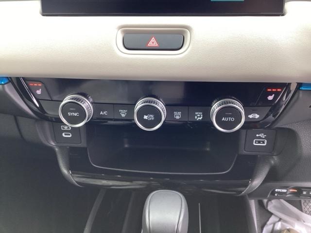 ヴェゼル e:HEVZ・PLaYパッケージ オートクルーズコントロール アイドリングストップ LEDヘッド 電動テールゲート 衝突被害軽減システム リヤカメラ フルセグテレビ 横滑り防止装置 ETC(25枚目)