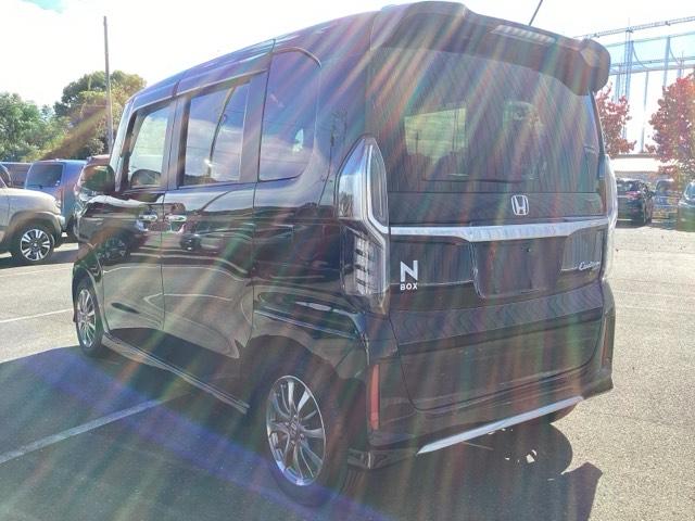 N-BOXカスタム G・Lターボホンダセンシング Bモニタ クルーズコントロール ナビTV キーレスエントリー VSA ベンチS LEDランプ 助手席エアバック ターボモデル ワンセグテレビ PW サイドSRS PS(5枚目)