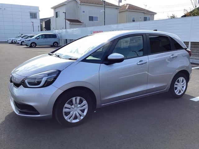 フィット e:HEVベーシック カーテンエアバッグ CMBS Rカメ セキュリティアラーム アイドリングストップ スマートキー LEDヘッド パワーウインドウ オートエアコン ETC車載器 クルーズコントロール(7枚目)