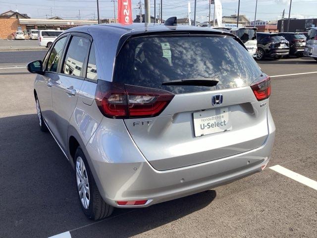 フィット e:HEVベーシック カーテンエアバッグ CMBS Rカメ セキュリティアラーム アイドリングストップ スマートキー LEDヘッド パワーウインドウ オートエアコン ETC車載器 クルーズコントロール(9枚目)