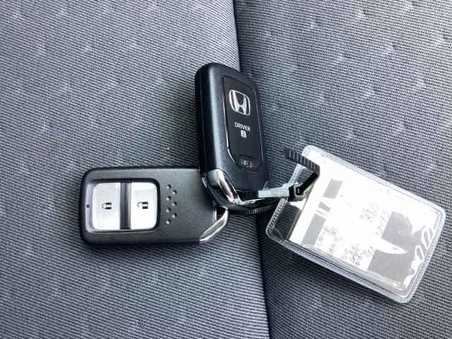 フィット e:HEVベーシック カーテンエアバッグ CMBS Rカメ セキュリティアラーム アイドリングストップ スマートキー LEDヘッド パワーウインドウ オートエアコン ETC車載器 クルーズコントロール(26枚目)