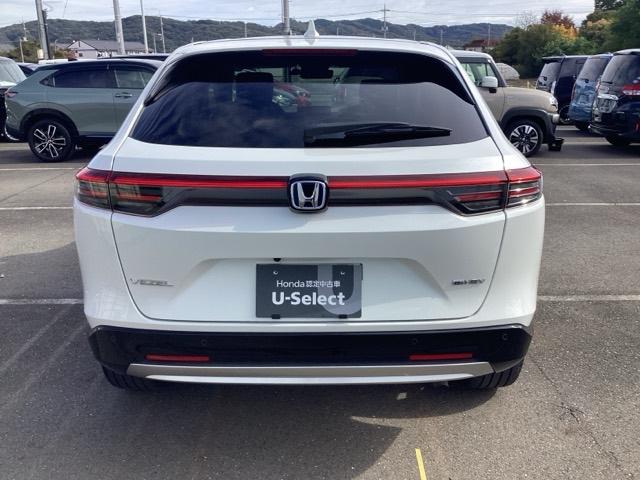 ヴェゼル ｅ：ＨＥＶＺ　衝突回避支援ブレーキ機能　パノラミックビューモニター　スマキ　Ｐトランク　フルオートエアコン　エアバッグ　両席エアバック　Ｒカメ　パワーウィンドウ　ＬＥＤランプ　ソナー　クルーズＣ（3枚目）