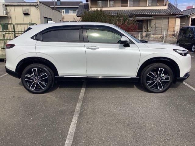 ヴェゼル ｅ：ＨＥＶＺ　衝突回避支援ブレーキ機能　パノラミックビューモニター　スマキ　Ｐトランク　フルオートエアコン　エアバッグ　両席エアバック　Ｒカメ　パワーウィンドウ　ＬＥＤランプ　ソナー　クルーズＣ（4枚目）