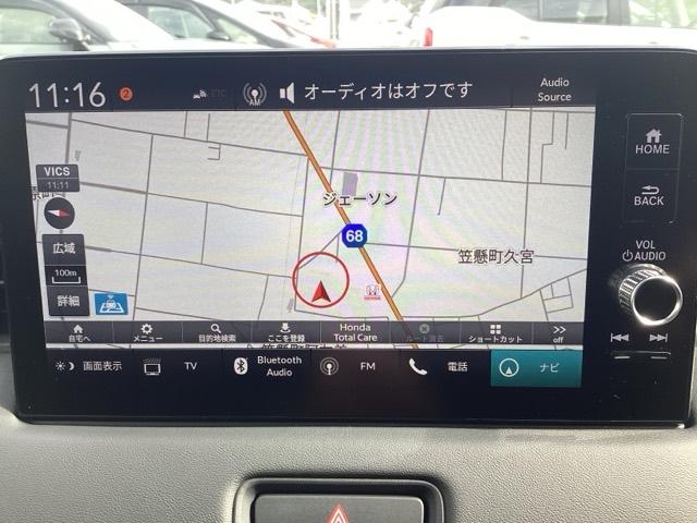 ヴェゼル ｅ：ＨＥＶＺ　衝突回避支援ブレーキ機能　パノラミックビューモニター　スマキ　Ｐトランク　フルオートエアコン　エアバッグ　両席エアバック　Ｒカメ　パワーウィンドウ　ＬＥＤランプ　ソナー　クルーズＣ（10枚目）