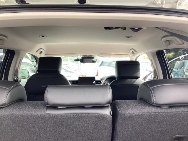 ヴェゼル ｅ：ＨＥＶＺ　衝突回避支援ブレーキ機能　パノラミックビューモニター　スマキ　Ｐトランク　フルオートエアコン　エアバッグ　両席エアバック　Ｒカメ　パワーウィンドウ　ＬＥＤランプ　ソナー　クルーズＣ（12枚目）