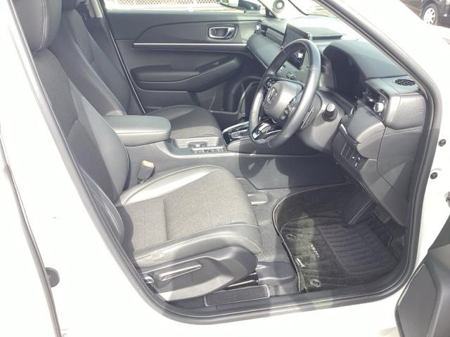 ヴェゼル ｅ：ＨＥＶＺ　衝突回避支援ブレーキ機能　パノラミックビューモニター　スマキ　Ｐトランク　フルオートエアコン　エアバッグ　両席エアバック　Ｒカメ　パワーウィンドウ　ＬＥＤランプ　ソナー　クルーズＣ（13枚目）