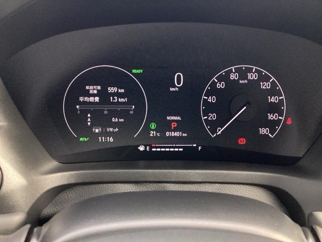 ヴェゼル ｅ：ＨＥＶＺ　衝突回避支援ブレーキ機能　パノラミックビューモニター　スマキ　Ｐトランク　フルオートエアコン　エアバッグ　両席エアバック　Ｒカメ　パワーウィンドウ　ＬＥＤランプ　ソナー　クルーズＣ（16枚目）