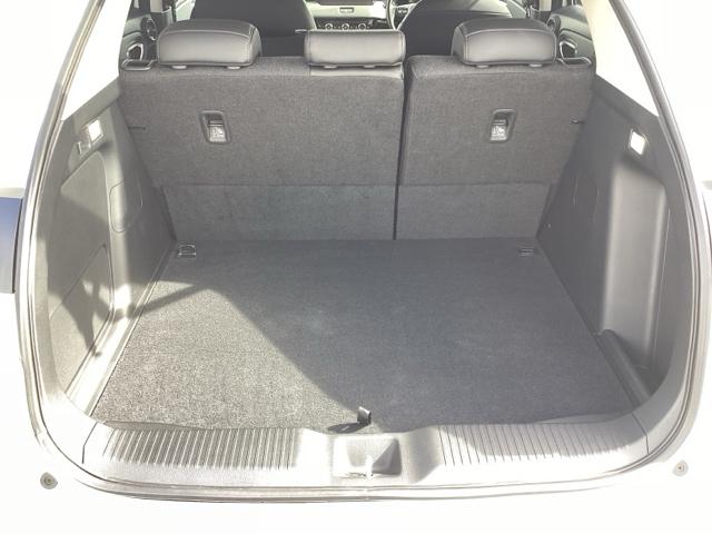 ヴェゼル ｅ：ＨＥＶＺ　衝突回避支援ブレーキ機能　パノラミックビューモニター　スマキ　Ｐトランク　フルオートエアコン　エアバッグ　両席エアバック　Ｒカメ　パワーウィンドウ　ＬＥＤランプ　ソナー　クルーズＣ（17枚目）