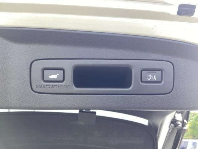 ヴェゼル ｅ：ＨＥＶＺ　衝突回避支援ブレーキ機能　パノラミックビューモニター　スマキ　Ｐトランク　フルオートエアコン　エアバッグ　両席エアバック　Ｒカメ　パワーウィンドウ　ＬＥＤランプ　ソナー　クルーズＣ（28枚目）