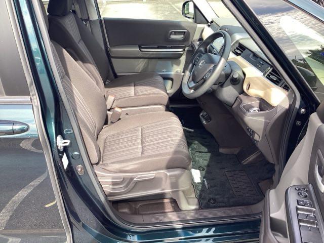 フリードハイブリッド ハイブリッド・Gホンダセンシング 軽減ブレーキ キーフリーシステム サイドカーテンエアバック ECON 後カメラ Aクルーズ 横滑防止 パワーウインドウ ETC付 両席エアバック エアバッグ パワステ(13枚目)