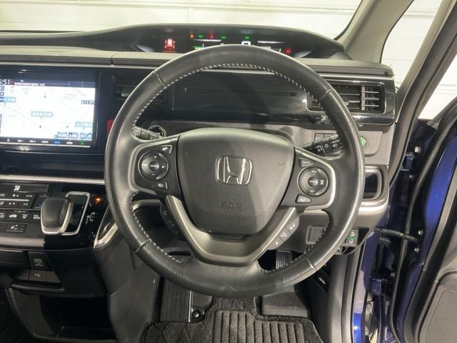 ステップワゴンスパーダ スパーダハイブリッドＧ・ＥＸホンダセンシング　フルオートエアコン　キーフリー　クリアランスソナー　Ｓヒーター　横滑防止　セキュリティアラーム　ＤＶＤ再生可　パワーウインドウ　エアバッグ　クルコン（13枚目）