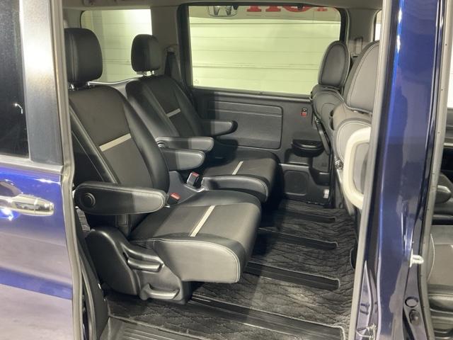 ステップワゴンスパーダ スパーダハイブリッドＧ・ＥＸホンダセンシング　フルオートエアコン　キーフリー　クリアランスソナー　Ｓヒーター　横滑防止　セキュリティアラーム　ＤＶＤ再生可　パワーウインドウ　エアバッグ　クルコン（16枚目）