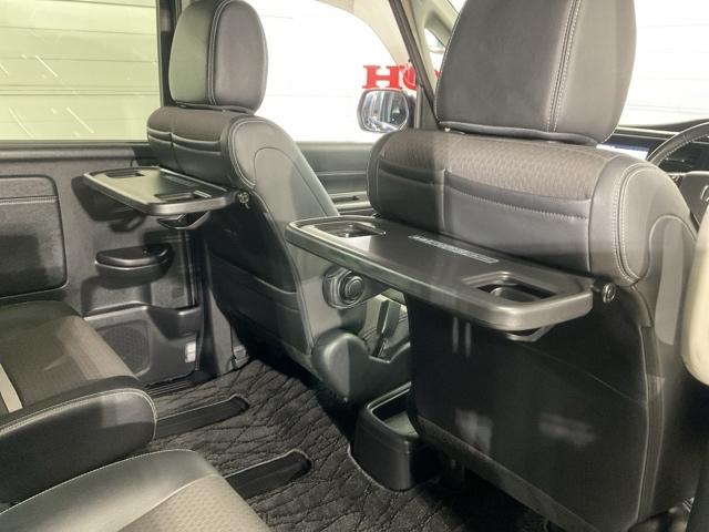 ステップワゴンスパーダ スパーダハイブリッドＧ・ＥＸホンダセンシング　フルオートエアコン　キーフリー　クリアランスソナー　Ｓヒーター　横滑防止　セキュリティアラーム　ＤＶＤ再生可　パワーウインドウ　エアバッグ　クルコン（17枚目）