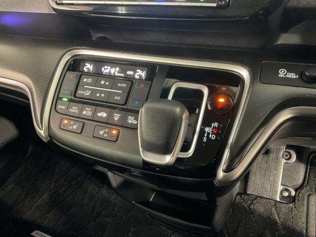 ステップワゴンスパーダ スパーダハイブリッドＧ・ＥＸホンダセンシング　フルオートエアコン　キーフリー　クリアランスソナー　Ｓヒーター　横滑防止　セキュリティアラーム　ＤＶＤ再生可　パワーウインドウ　エアバッグ　クルコン（29枚目）