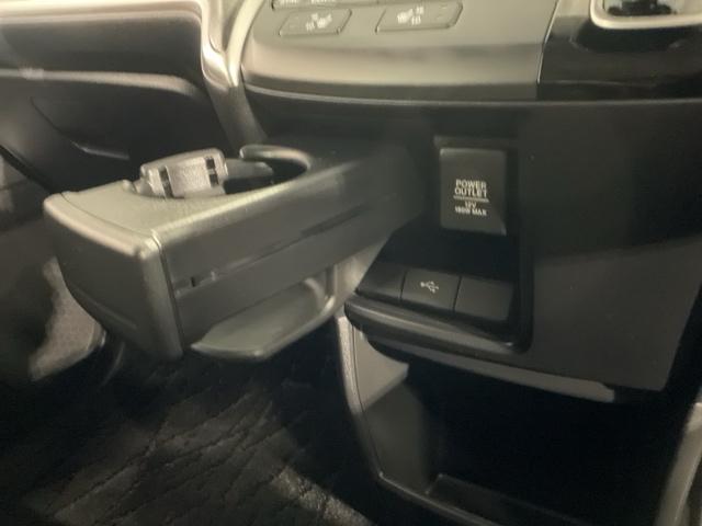 ステップワゴンスパーダ スパーダハイブリッドＧ・ＥＸホンダセンシング　フルオートエアコン　キーフリー　クリアランスソナー　Ｓヒーター　横滑防止　セキュリティアラーム　ＤＶＤ再生可　パワーウインドウ　エアバッグ　クルコン（30枚目）