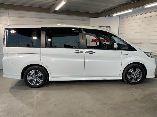 ステップワゴンスパーダ スパーダハイブリッドＧホンダセンシング　ＣＭＢＳ　リヤカメラ　スマキー　Ａストップ　ＥＳＣ　両側自動ドア　オートエアコン　禁煙　ＬＥＤヘッドライト　クルーズコントロール　地デジ　ＥＴＣ車載器（8枚目）