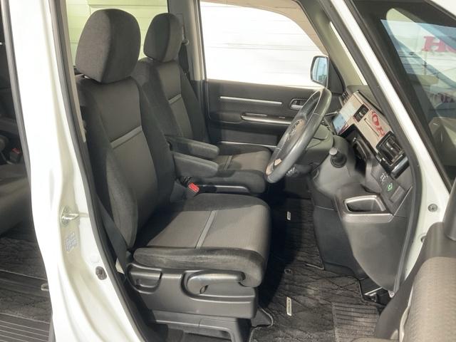 ステップワゴンスパーダ スパーダハイブリッドＧホンダセンシング　ＣＭＢＳ　リヤカメラ　スマキー　Ａストップ　ＥＳＣ　両側自動ドア　オートエアコン　禁煙　ＬＥＤヘッドライト　クルーズコントロール　地デジ　ＥＴＣ車載器（13枚目）