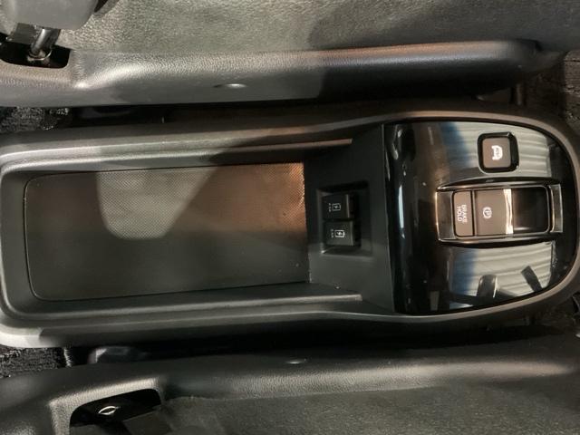 ステップワゴンスパーダ スパーダハイブリッドＧホンダセンシング　ＣＭＢＳ　リヤカメラ　スマキー　Ａストップ　ＥＳＣ　両側自動ドア　オートエアコン　禁煙　ＬＥＤヘッドライト　クルーズコントロール　地デジ　ＥＴＣ車載器（27枚目）