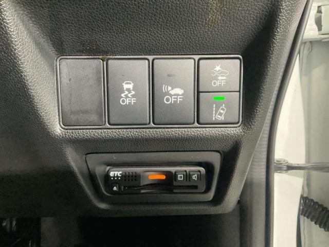 ステップワゴンスパーダ スパーダハイブリッドＧホンダセンシング　ＣＭＢＳ　リヤカメラ　スマキー　Ａストップ　ＥＳＣ　両側自動ドア　オートエアコン　禁煙　ＬＥＤヘッドライト　クルーズコントロール　地デジ　ＥＴＣ車載器（30枚目）