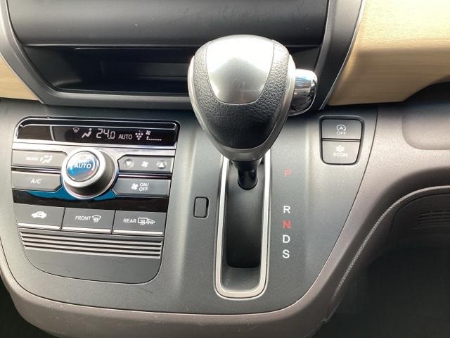 フリード G・ホンダセンシング Fセグ 追突被害軽減ブレーキ iストップ Wエアバッグ パワーウィンドウ アクティブクルーズコントロール スマートキ カラーバックモニター VSA エアコン セキュリティアラーム(11枚目)