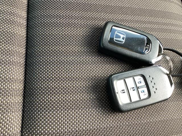 フリード G・ホンダセンシング Fセグ 追突被害軽減ブレーキ iストップ Wエアバッグ パワーウィンドウ アクティブクルーズコントロール スマートキ カラーバックモニター VSA エアコン セキュリティアラーム(26枚目)