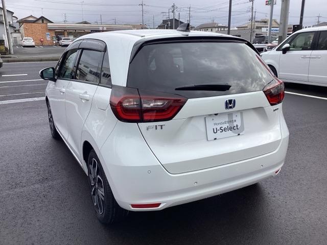 フィット ｅ：ＨＥＶホーム　前後誤発進抑制機能　クリソナ　助手席エアバッグ　運転席エアバッグ　アイドリングストップ　ＬＥＤライト　ＵＳＢ接続　バックカメラ　ＡＢＳ　サイドエアバッグ　オートクルーズコントロール（9枚目）