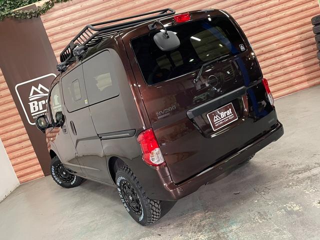 ＮＶ２００バネットバン ＧＸ　４ＷＤ　約１インチリフトアップ　ブルバー　エクストリームＪ　ＸＪ０７新品アルミホイール　マキシスバックショット新品タイヤ　アルミ製ルーフラック　木目調ガングリップステアリング　ＮＩＳＳＡＮエンブレム（47枚目）