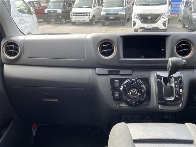 キャラバン ロンググランドプレミアムＧＸ　パートタイム４ＷＤ　デジタルインナーミラー　前席シートヒーター　リアヒーター＆クーラー　ラゲッジボード　全方位カメラ　ナイトロパワー１６インチアルミ　ホワイトレタータイヤ（32枚目）