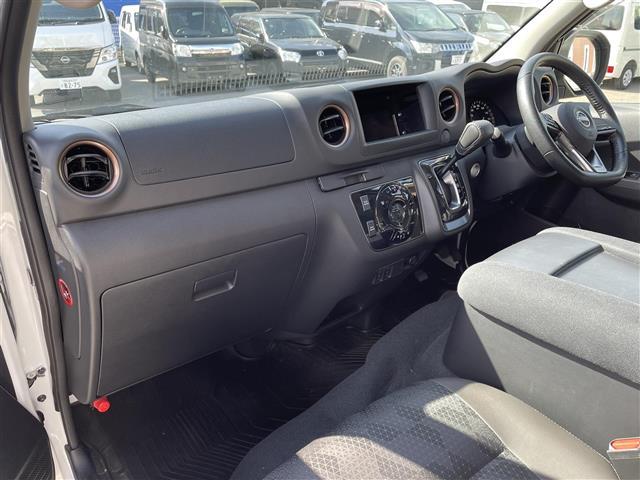 キャラバン ロンググランドプレミアムＧＸ　パートタイム４ＷＤ　デジタルインナーミラー　前席シートヒーター　リアヒーター＆クーラー　ラゲッジボード　全方位カメラ　ナイトロパワー１６インチアルミ　ホワイトレタータイヤ（33枚目）