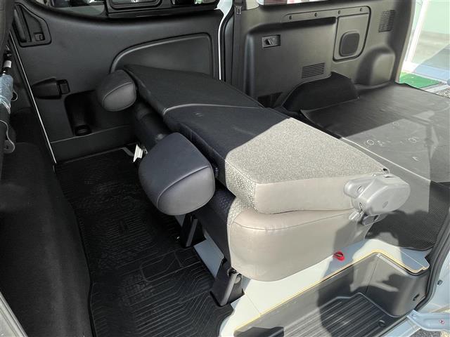 キャラバン ロンググランドプレミアムＧＸ　パートタイム４ＷＤ　デジタルインナーミラー　前席シートヒーター　リアヒーター＆クーラー　ラゲッジボード　全方位カメラ　ナイトロパワー１６インチアルミ　ホワイトレタータイヤ（38枚目）