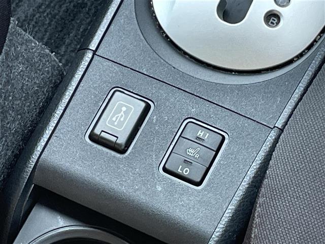 プロボックス ハイブリッドF 純正ナビ CD/DVD/Blutooth フルセグTV バックカメラ INNOベースキャリア ドライバー席シートヒーター 純正前方ドラレコ 100V電源 ETC 全席パワーウインドウ 純正マット(11枚目)