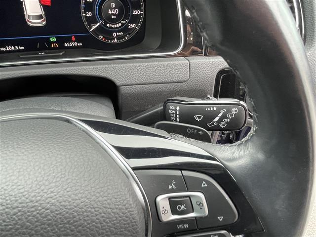 ゴルフ ＴＳＩハイライン　マイスター　黒革シート　純正ナビ　ＣＤ／ＤＶＤ／Ｂｌｕｔｏｏｔｈ　バックカメラ　エマージェンシーブレーキ　レーンキープアシスト　アダクティブクルーズコントロール　ブラインドスポットディテクション　Ｐアシスト（8枚目）