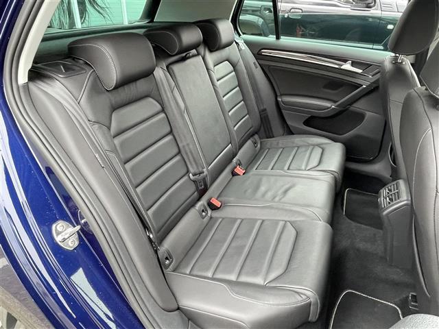 ゴルフ ＴＳＩハイライン　マイスター　黒革シート　純正ナビ　ＣＤ／ＤＶＤ／Ｂｌｕｔｏｏｔｈ　バックカメラ　エマージェンシーブレーキ　レーンキープアシスト　アダクティブクルーズコントロール　ブラインドスポットディテクション　Ｐアシスト（16枚目）