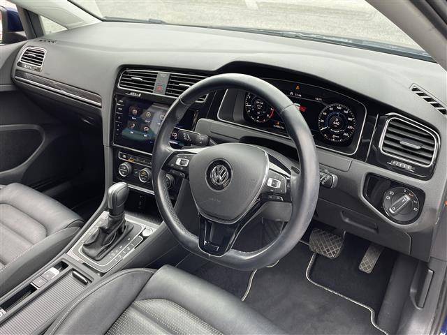 ゴルフ ＴＳＩハイライン　マイスター　黒革シート　純正ナビ　ＣＤ／ＤＶＤ／Ｂｌｕｔｏｏｔｈ　バックカメラ　エマージェンシーブレーキ　レーンキープアシスト　アダクティブクルーズコントロール　ブラインドスポットディテクション　Ｐアシスト（33枚目）