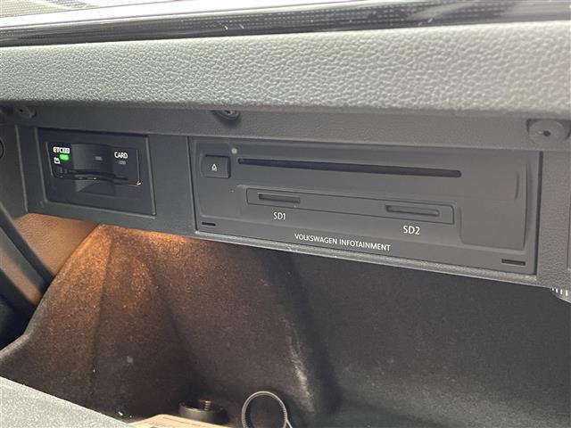 ゴルフ ＴＳＩハイライン　マイスター　黒革シート　純正ナビ　ＣＤ／ＤＶＤ／Ｂｌｕｔｏｏｔｈ　バックカメラ　エマージェンシーブレーキ　レーンキープアシスト　アダクティブクルーズコントロール　ブラインドスポットディテクション　Ｐアシスト（38枚目）