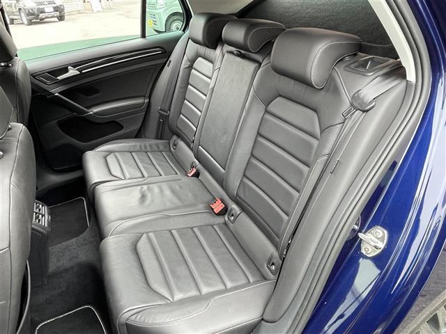 ゴルフ ＴＳＩハイライン　マイスター　黒革シート　純正ナビ　ＣＤ／ＤＶＤ／Ｂｌｕｔｏｏｔｈ　バックカメラ　エマージェンシーブレーキ　レーンキープアシスト　アダクティブクルーズコントロール　ブラインドスポットディテクション　Ｐアシスト（40枚目）