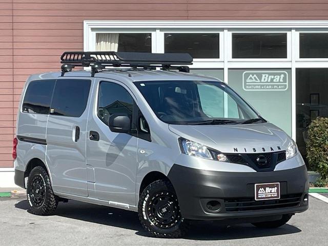 ＮＶ２００バネットバン ＤＸ　登録済未使用車　エクストリームＪＸＪ０７新品アルミ　グリップマックス　マッドレイジＭ／Ｔ新品タイヤ　ルーフラック　ＮＩＳＳＡＮロゴ　コンビハンドル　アイドリングＳＴＯＰ　キーレス　電動格納ミラー（18枚目）