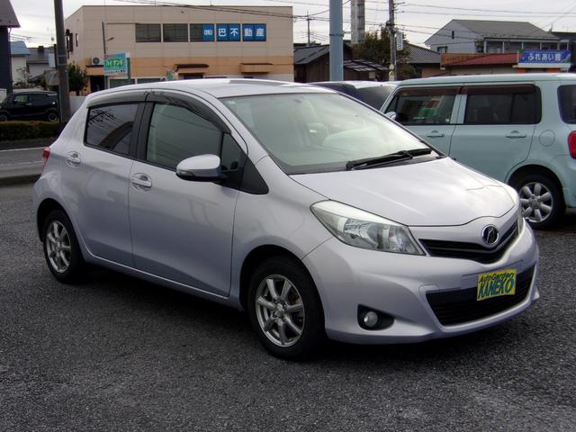 ヴィッツ Ｆ　スマイルエディション　純正ナビ　地デジ　ＥＴＣ　ドラレコ　プッシュスタート　スマートキー　スペアキー（3枚目）