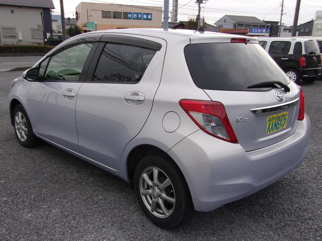 ヴィッツ Ｆ　スマイルエディション　純正ナビ　地デジ　ＥＴＣ　ドラレコ　プッシュスタート　スマートキー　スペアキー（8枚目）