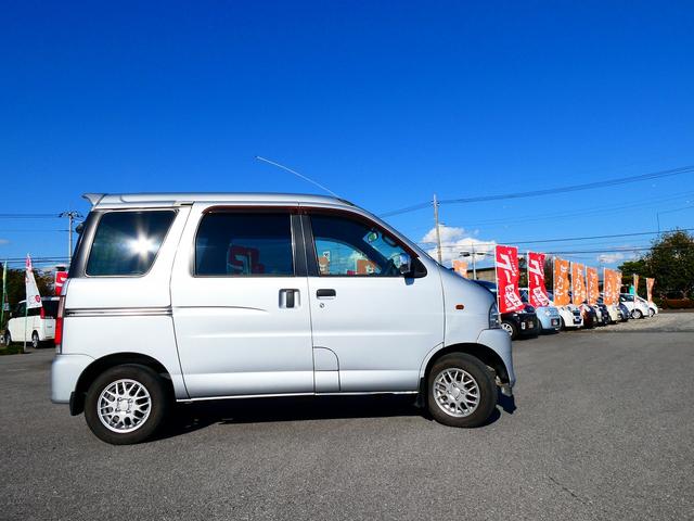 他にも沢山の軽自動車を展示致しております。是非とも店頭にてご覧くださいませ。お待ち致しております。