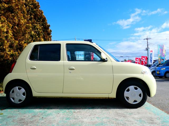 エッセ Ｄ　衝突安全ボディ　運転席エアバッグ　助手席エアバッグ　キーレスキー　セキュリティーアラーム　タイヤ４本新品　ポリマー加工済（4枚目）