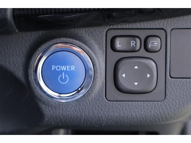 スマートキーを携帯していればキーを取り出さずにドアを施錠＆解錠。クルマの始動も可能です。