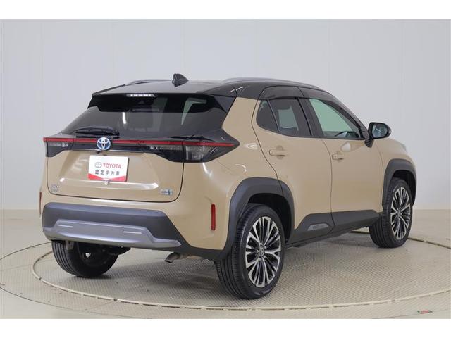 ヤリスクロス ハイブリッドＺ　アドベンチャー　メモリーナビ　ミュージックプレイヤー接続可　バックカメラ　衝突被害軽減システム　ＥＴＣ　ドラレコ　ＬＥＤヘッドランプ　記録簿（3枚目）