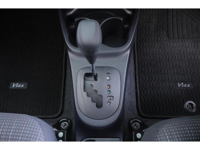 ヴィッツ Ｆ　ワンセグ　メモリーナビ　ミュージックプレイヤー接続可　バックカメラ　衝突被害軽減システム　記録簿　アイドリングストップ（6枚目）
