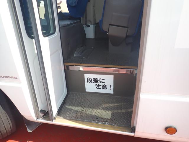 29人乗り 自動ドア ディーゼル オートマ モケットシート 車両サイズ699cm×201cm×264cm 車両総重量5405kg 乗車定員29人 NOX適合(50枚目)