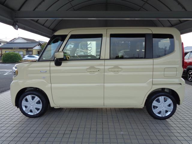 スペーシア ハイブリッドＧ　【届出済未使用車】デュアルセンサーブレーキサポートＩＩ　誤発進抑制機能　ＬＥＤヘッドランプ　１４インチフルホイールキャップ　ウレタンステアリングホイール　運転席・助手席インパネドリンクホルダー（11枚目）