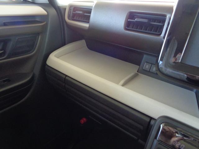 スペーシア ハイブリッドX 【届出済未使用車】LEDヘッドランプ スリムサーキュレーター 後席両側ワンアクションパワースライドドア ロールサンシェード 運転席助手席シートヒーター 後席両側パーソナルテーブル マルチユースフラップ(62枚目)