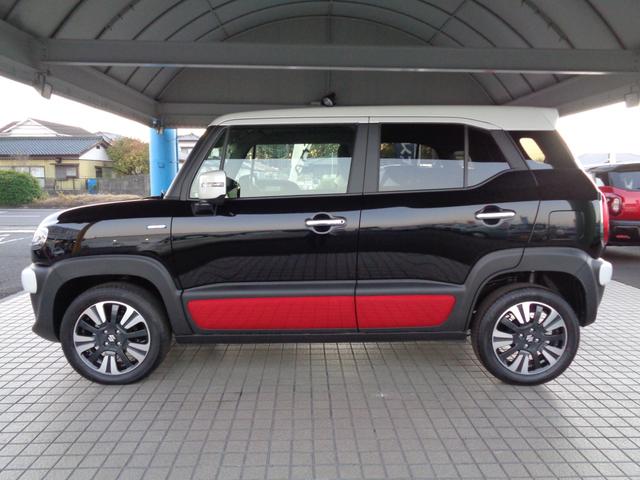 クロスビー ハイブリッドＭＺ　【登録済使用車】ＬＥＤヘッドランプ　ＬＥＤフロントフォグランプ　メッキドアハンドル　本革巻ステアリングホイール　運転席・助手席シートヒーター　ファブリックシート表皮　防汚タイプラゲッジフロア（8枚目）